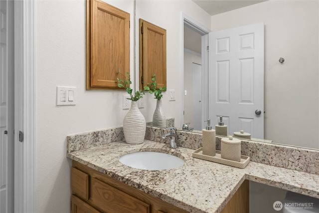 8615 139th Avenue NE, Redmond, WA 98052