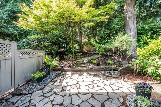8615 139th Avenue NE, Redmond, WA 98052