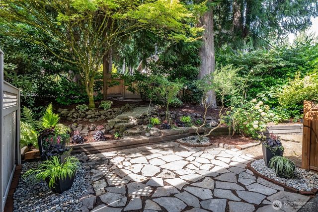 8615 139th Avenue NE, Redmond, WA 98052