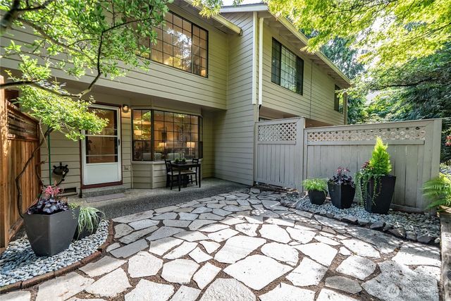 8615 139th Avenue NE, Redmond, WA 98052