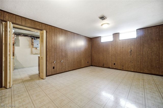 2475 Robinhood Drive, Parma, OH 44134