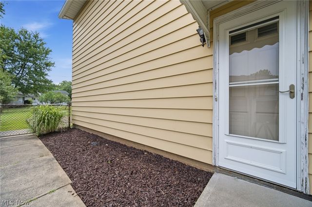 2475 Robinhood Drive, Parma, OH 44134