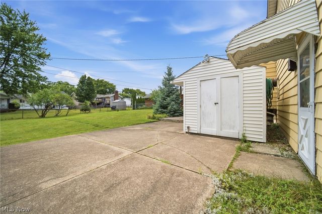 2475 Robinhood Drive, Parma, OH 44134