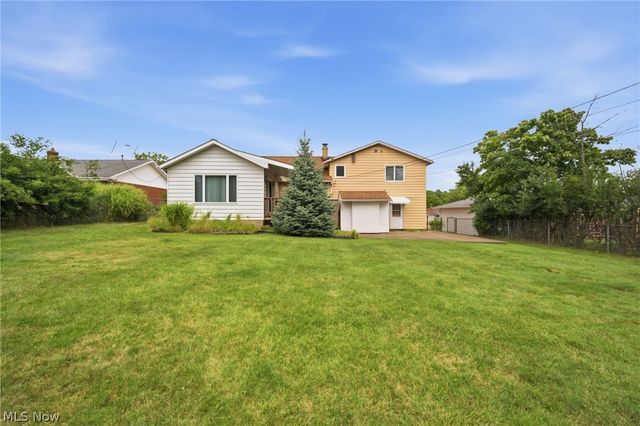 2475 Robinhood Drive, Parma, OH 44134