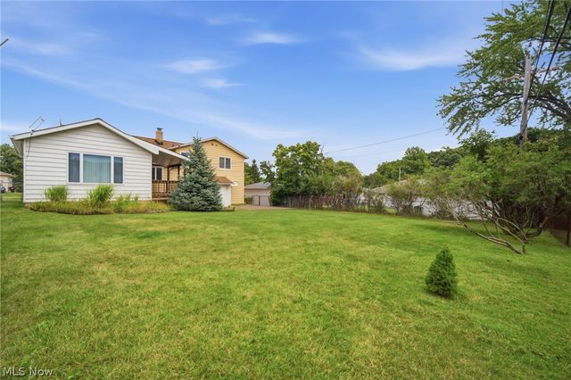 2475 Robinhood Drive, Parma, OH 44134