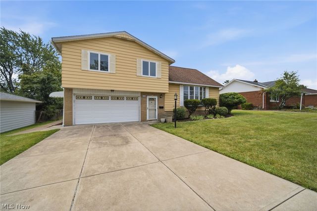 2475 Robinhood Drive, Parma, OH 44134