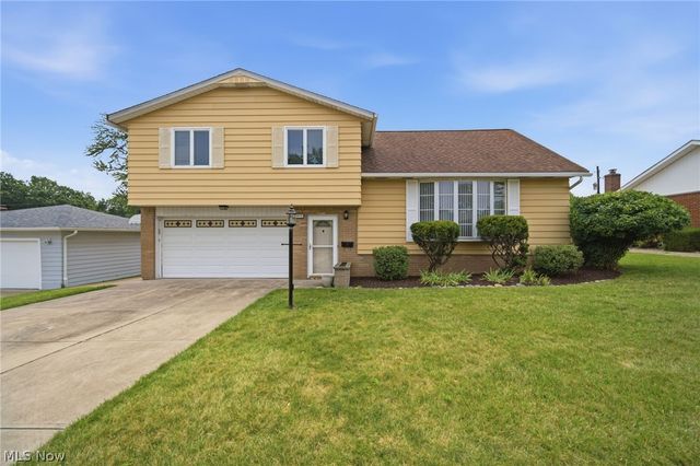 2475 Robinhood Drive, Parma, OH 44134