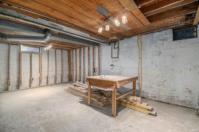 1413 W Indiana Avenue, South Bend, IN 46613