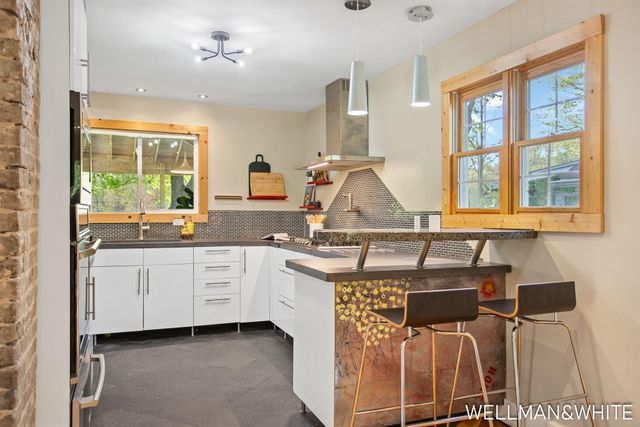 1005 Elizabeth Street, Saugatuck City, MI 49453