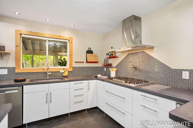 1005 Elizabeth Street, Saugatuck City, MI 49453