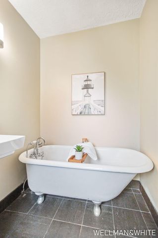 1005 Elizabeth Street, Saugatuck City, MI 49453