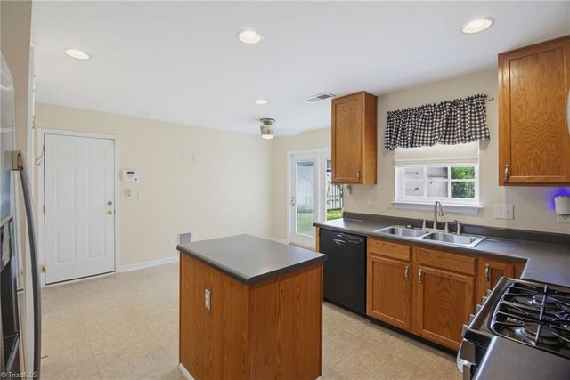 1930 Morgan Trace Drive, Winston-salem, NC 27127