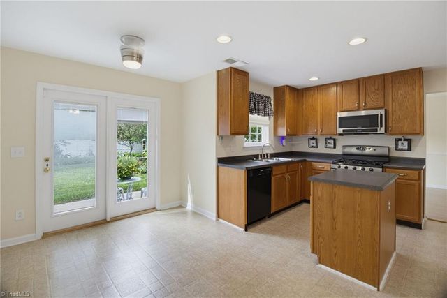 1930 Morgan Trace Drive, Winston-salem, NC 27127
