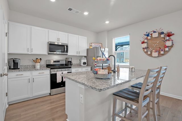 708 Pintail Pt, Lebanon, TN 37090