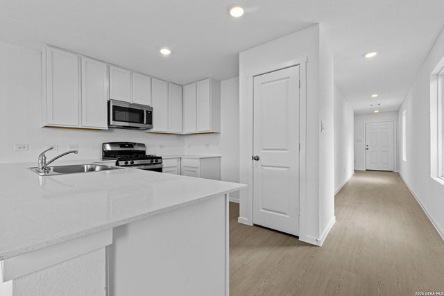 12711 Kathleen St, St Hedwig, TX 78152