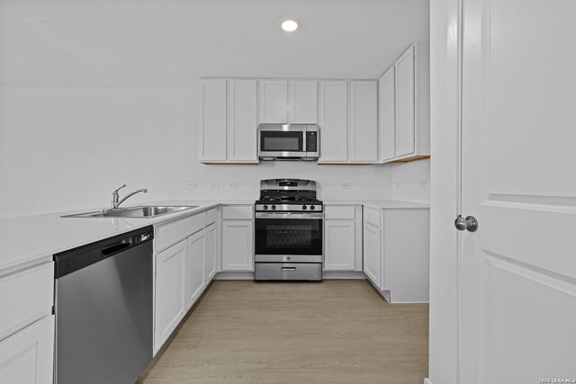 12711 Kathleen St, St Hedwig, TX 78152