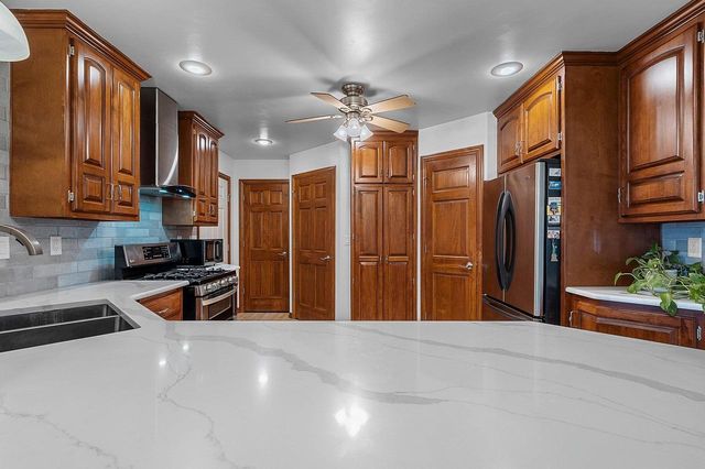 2190 DALY DRIVE, Green Bay, WI 54311