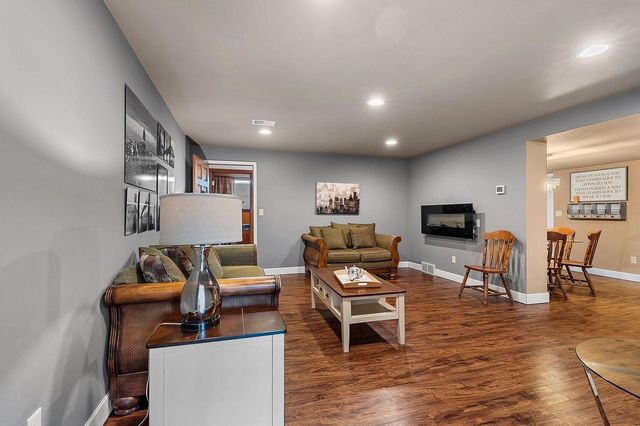 2190 DALY DRIVE, Green Bay, WI 54311