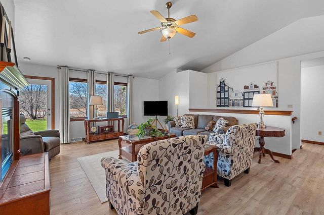 2190 DALY DRIVE, Green Bay, WI 54311