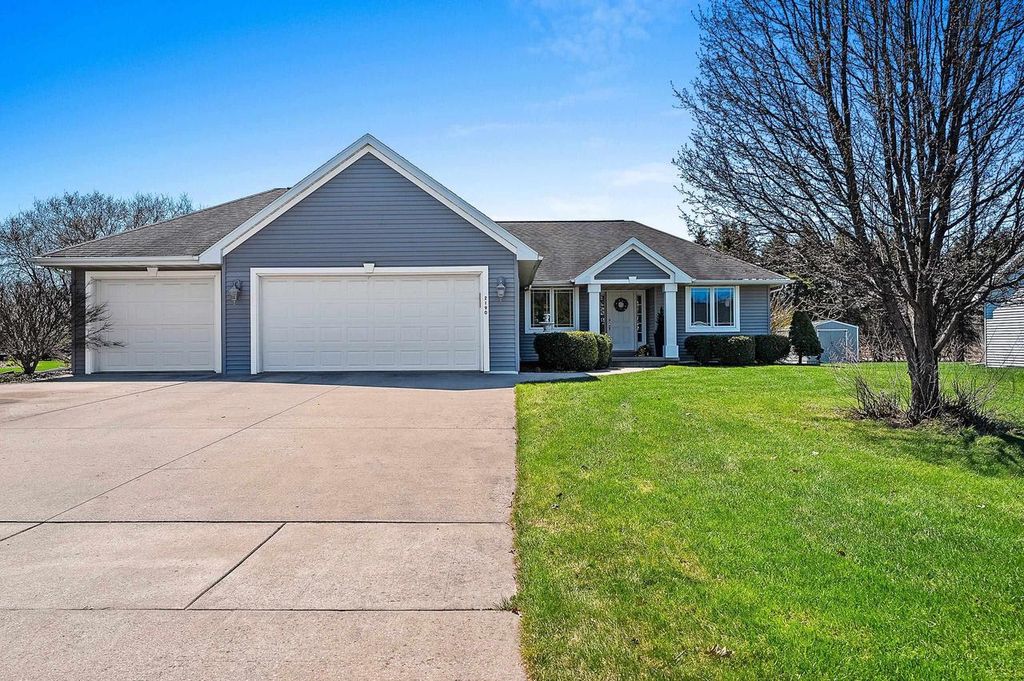 2190 DALY DRIVE, Green Bay, WI 54311