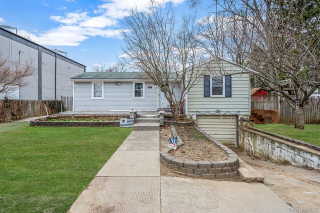 317 Centre Avenue, Lindenhurst, NY 11757