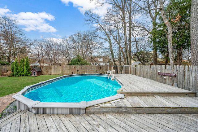 317 Centre Avenue, Lindenhurst, NY 11757