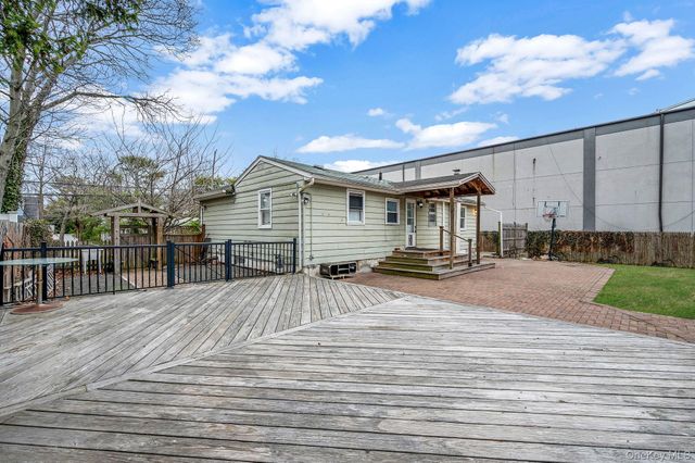 317 Centre Avenue, Lindenhurst, NY 11757