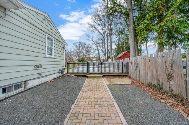 317 Centre Avenue, Lindenhurst, NY 11757