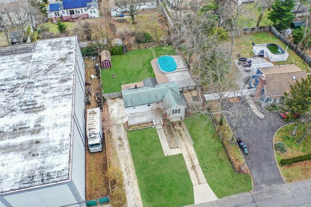 317 Centre Avenue, Lindenhurst, NY 11757