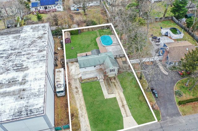 317 Centre Avenue, Lindenhurst, NY 11757