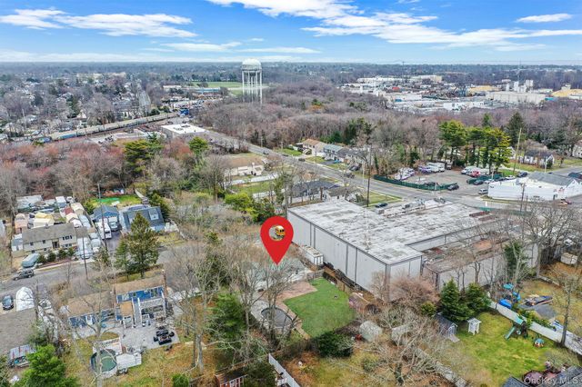 317 Centre Avenue, Lindenhurst, NY 11757