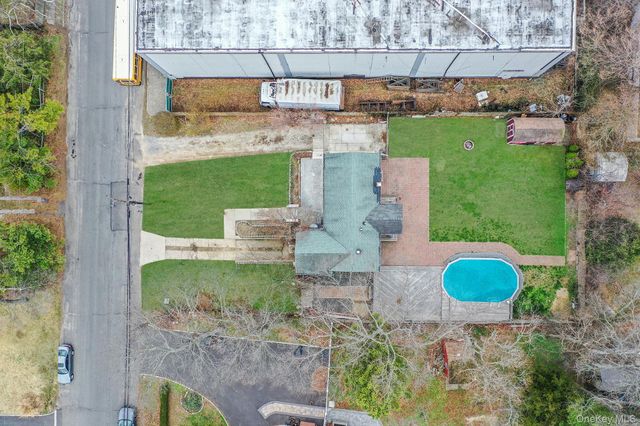 317 Centre Avenue, Lindenhurst, NY 11757