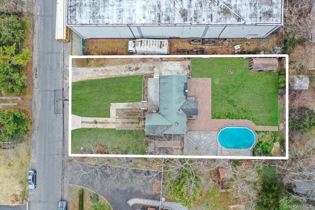 317 Centre Avenue, Lindenhurst, NY 11757