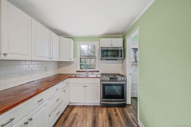 317 Centre Avenue, Lindenhurst, NY 11757