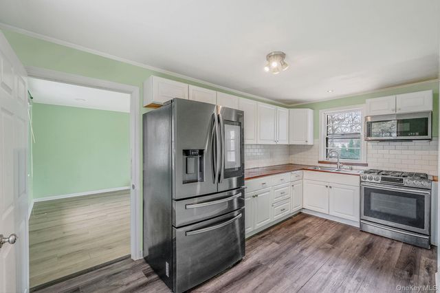 317 Centre Avenue, Lindenhurst, NY 11757