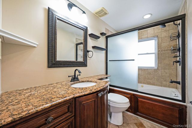 317 Centre Avenue, Lindenhurst, NY 11757