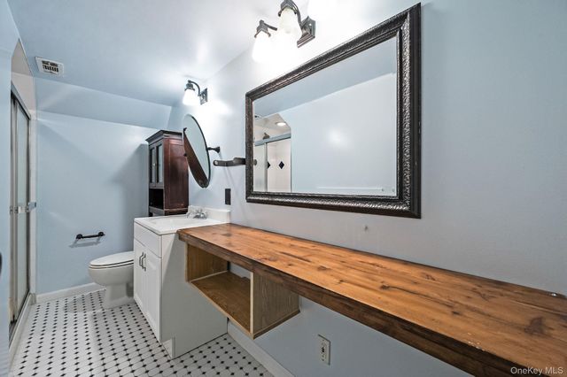 317 Centre Avenue, Lindenhurst, NY 11757