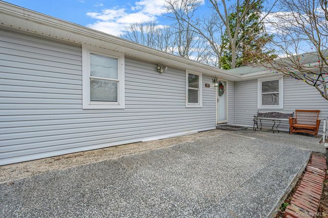 317 Centre Avenue, Lindenhurst, NY 11757