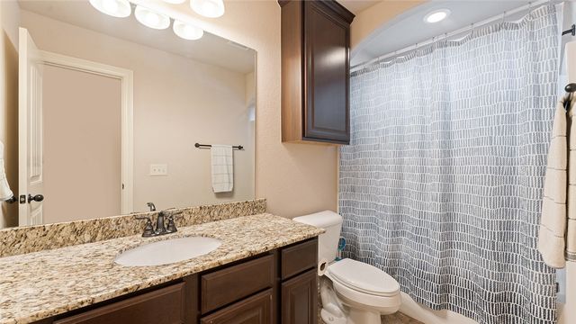 6010 S 37th Street, Rogers, AR 72758