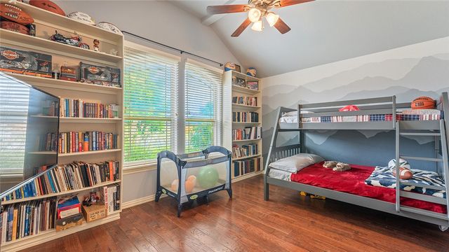 6010 S 37th Street, Rogers, AR 72758