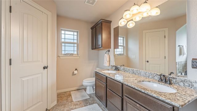 6010 S 37th Street, Rogers, AR 72758