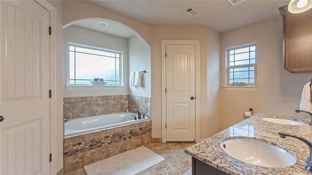 6010 S 37th Street, Rogers, AR 72758