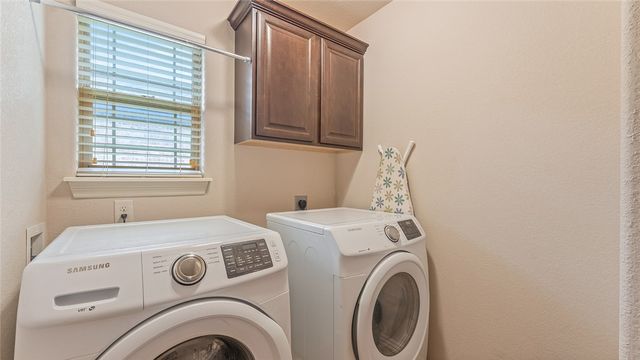 6010 S 37th Street, Rogers, AR 72758
