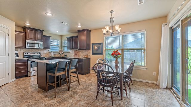 6010 S 37th Street, Rogers, AR 72758