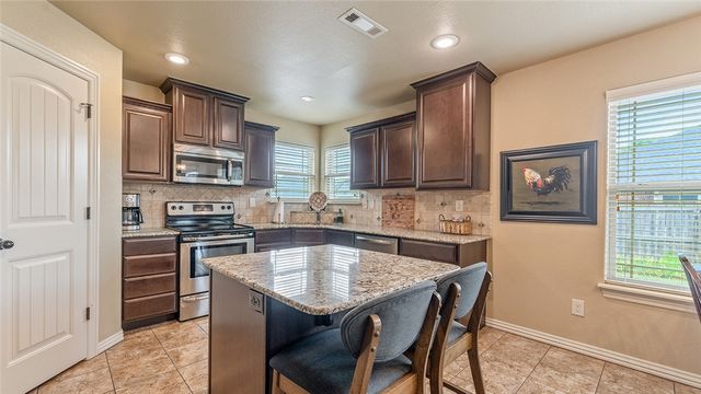 6010 S 37th Street, Rogers, AR 72758