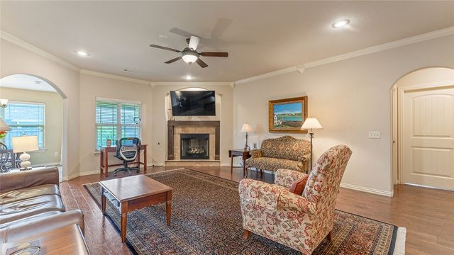 6010 S 37th Street, Rogers, AR 72758