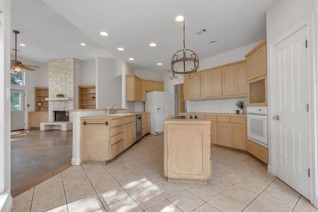 1120 Meadow Ridge DR, Dripping Springs, TX 78620