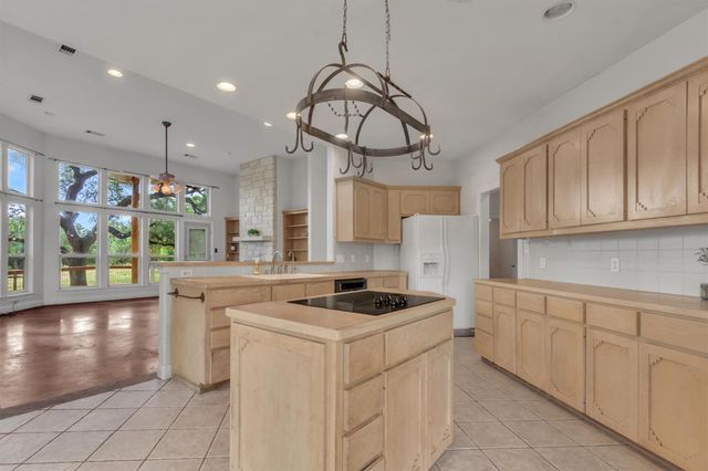1120 Meadow Ridge DR, Dripping Springs, TX 78620
