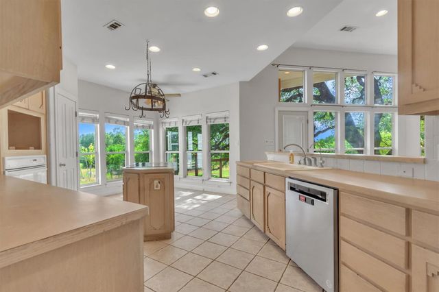 1120 Meadow Ridge DR, Dripping Springs, TX 78620