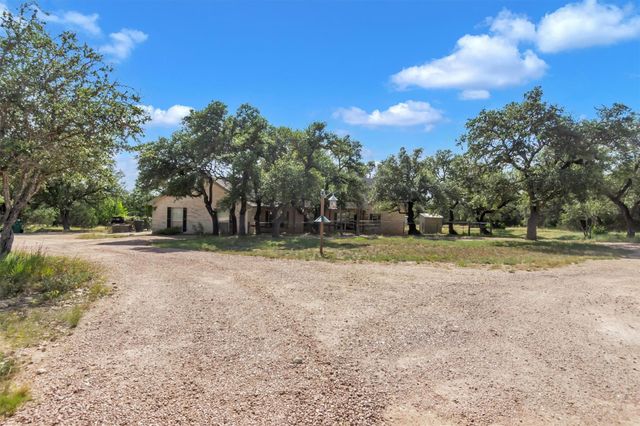 1120 Meadow Ridge DR, Dripping Springs, TX 78620